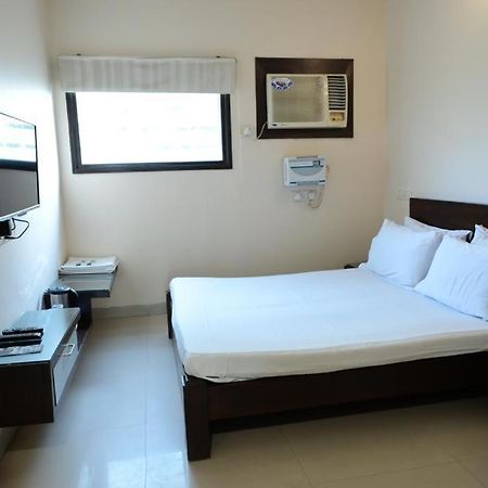 Maharani Regency Hotel Panchkula Buitenkant foto