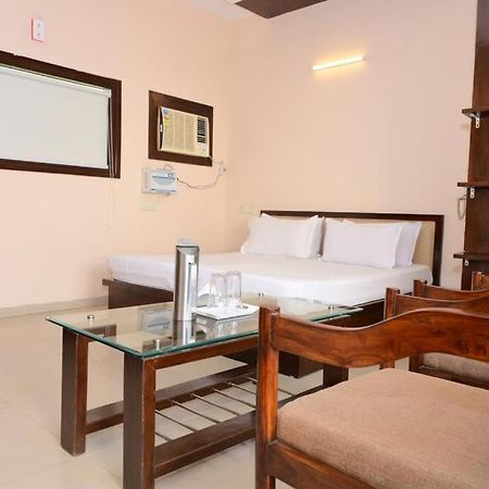 Maharani Regency Hotel Panchkula Buitenkant foto
