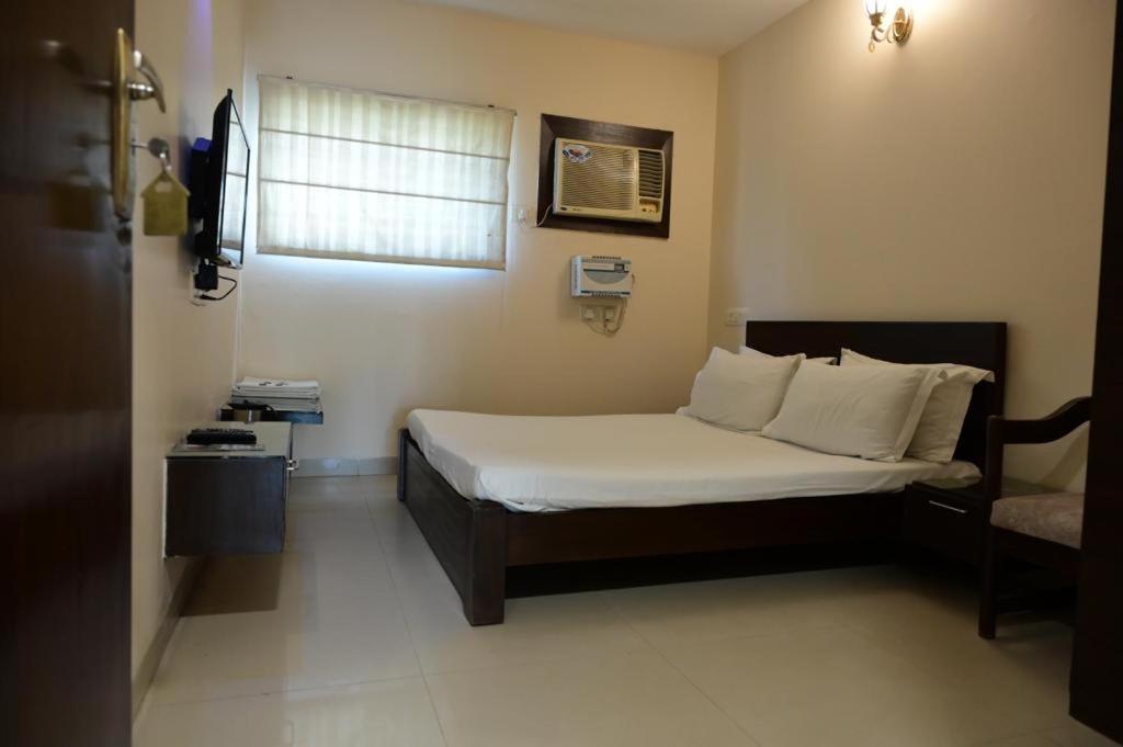 Maharani Regency Hotel Panchkula Buitenkant foto