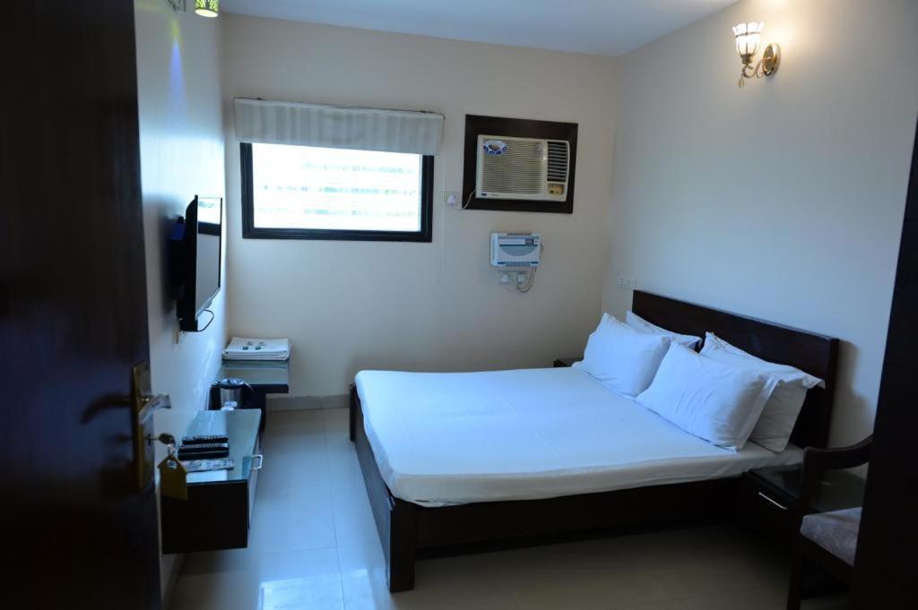 Maharani Regency Hotel Panchkula Buitenkant foto