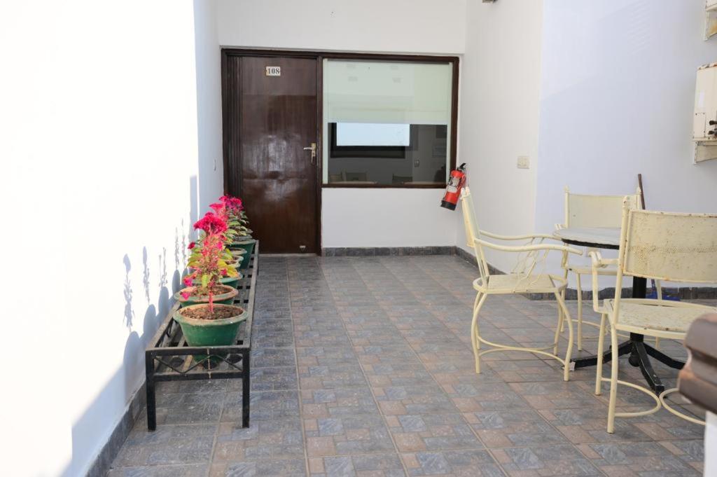 Maharani Regency Hotel Panchkula Buitenkant foto